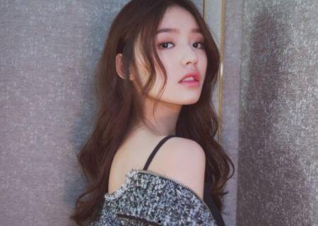 娱乐吃瓜女艺人官宣微博,吃瓜女艺人官宣微博，神秘男友身份引热议”